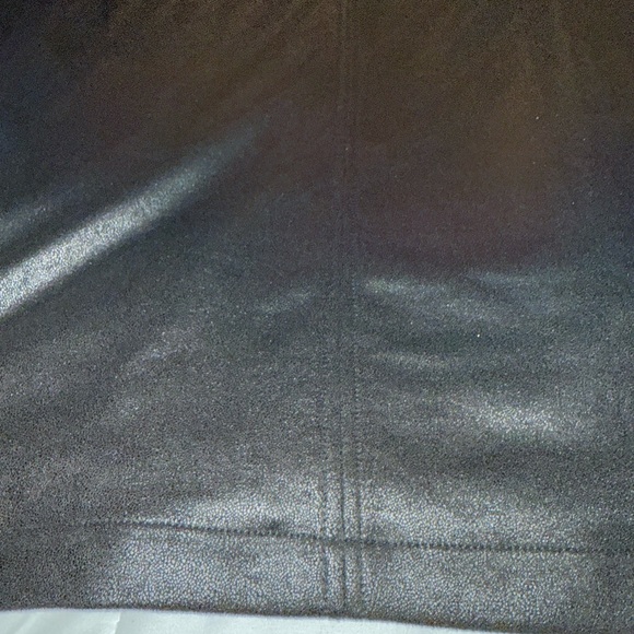 Voy Women’s size XL Black Faux Leather V neck Top with Ruffled Sleeves - Picture 5 of 6